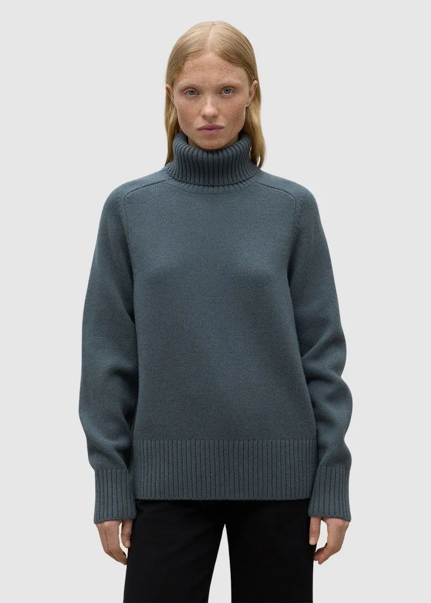 GREEN CAQUI TURTLENECK