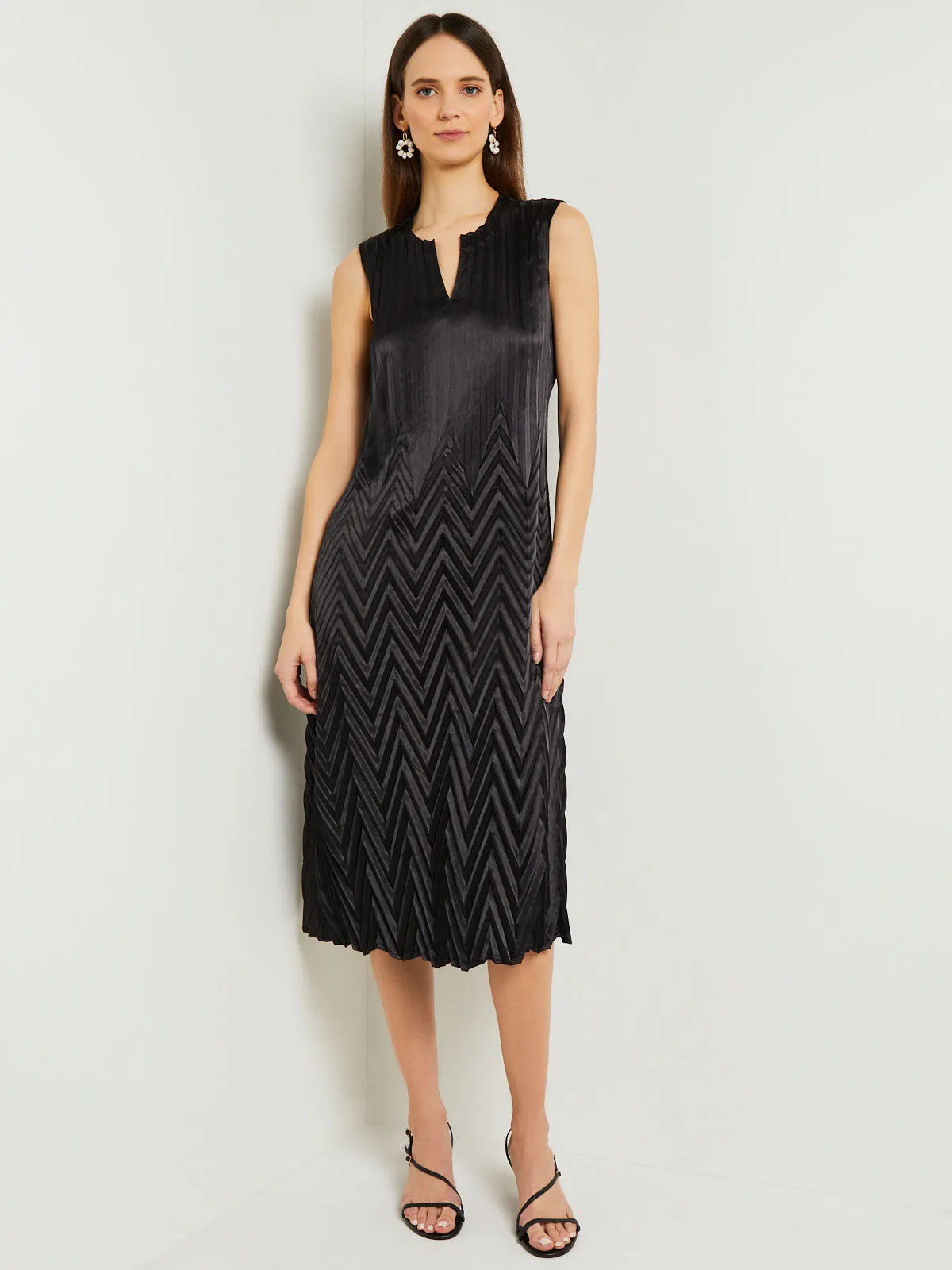 Chic Chevron-Textured Crepe De Chine Midi Sheath Dress