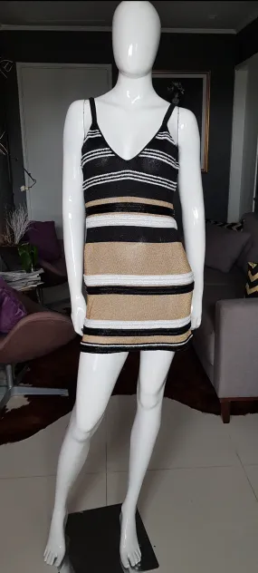 Vestido Talie NK Curto Alças em Croche  Metalizado Dourado Preto e Branco Bordado com Canutilhos